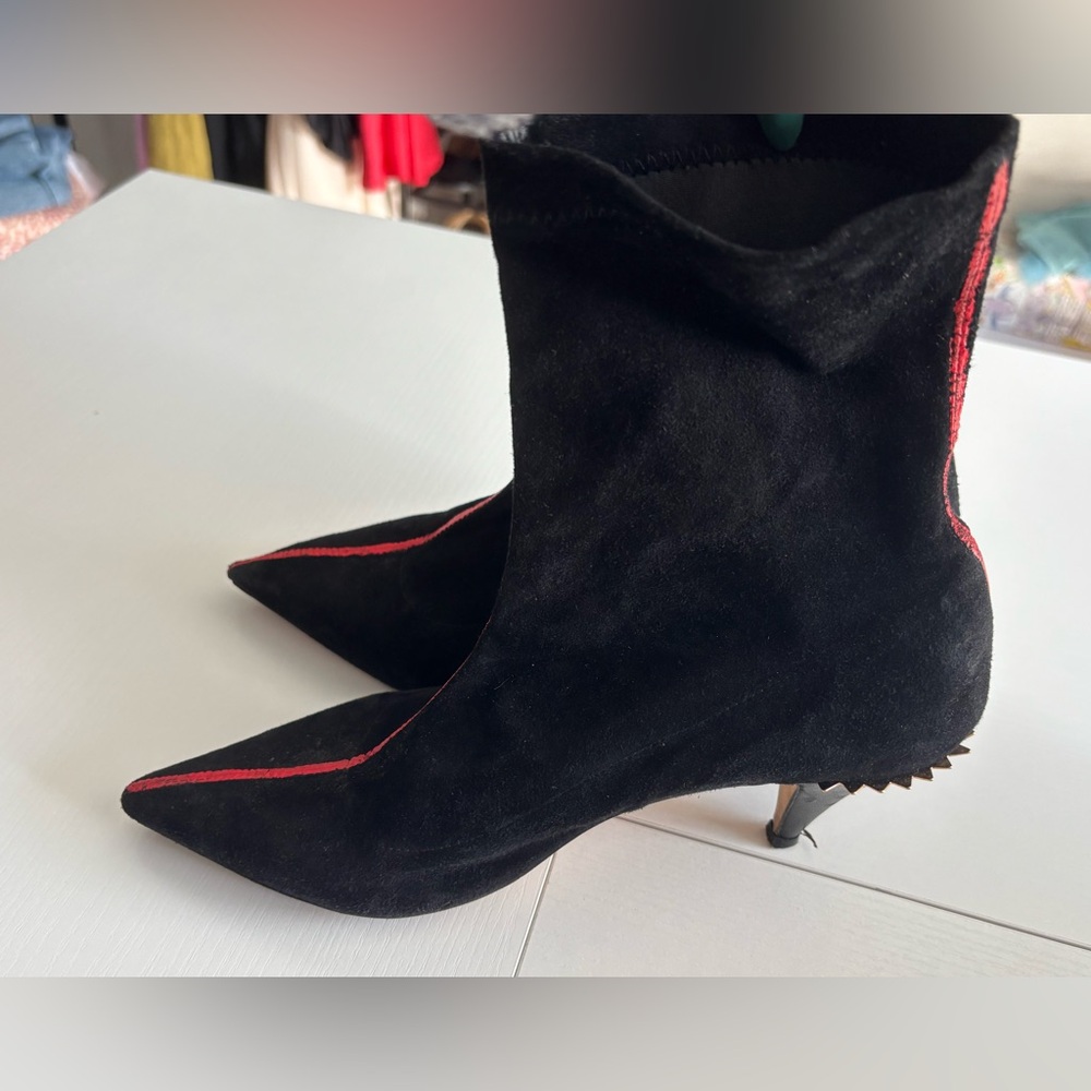 Eugene Riconneaus Black Lambskin Ankle Boots With Hand Painted Red Line Size 6